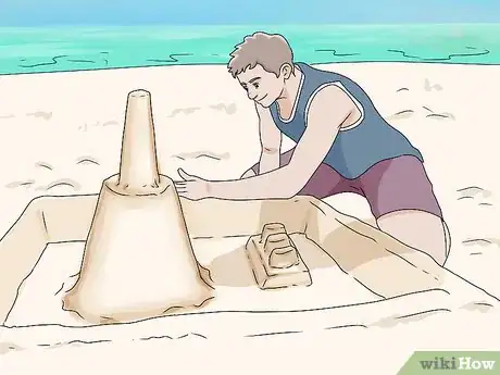 Imagen titulada Build a Sand Castle Step 12