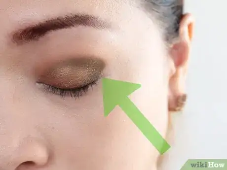 Imagen titulada Do Makeup for Green Eyes Step 17