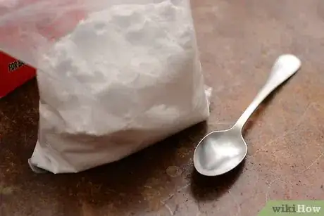 Imagen titulada Bleach Your Teeth with Baking Soda Step 2