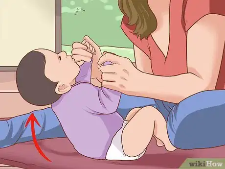 Imagen titulada Encourage Your Baby to Sit Up Step 13