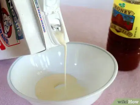 Imagen titulada Get Clear Skin by Using Milk and Honey Step 4