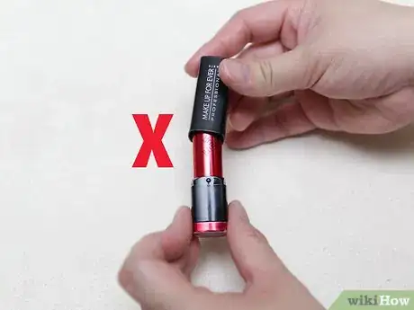 Imagen titulada Remove Long Wearing Lipstick Step 14