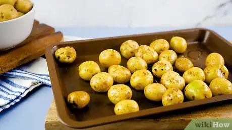 Imagen titulada Roast Baby Potatoes Step 5