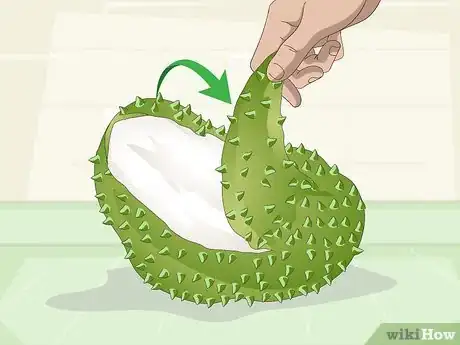 Imagen titulada Eat Soursop Step 3