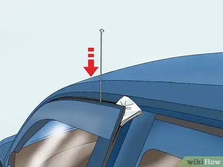 Imagen titulada Use a Coat Hanger to Break Into a Car Step 4