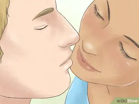 Imagen titulada Breathe While Kissing Step 1