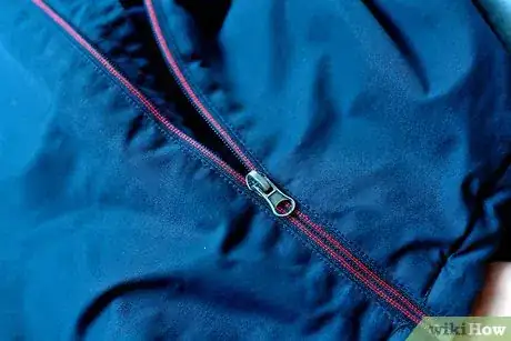 Imagen titulada Repair a Zipper when the Slider Has Come Off Completely Step 5