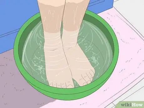 Imagen titulada Remove Dry Skin from Your Feet Using Epsom Salt Step 11