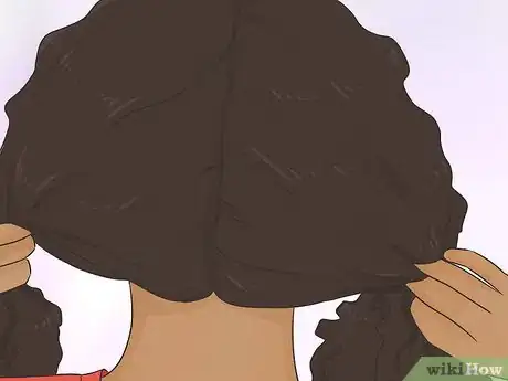 Imagen titulada Cut Curly Hair in Layers Step 4