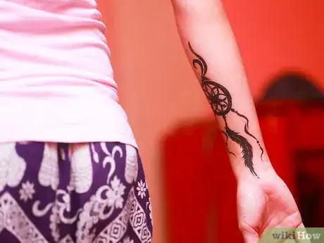 Imagen titulada Care for a Henna Design Step 2