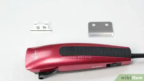 Imagen titulada Clean an Electric Shaver Step 4