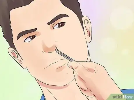 Imagen titulada Trim Your Nose Hairs in a Safe Way Step 11