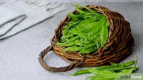 Imagen titulada Prepare Snow Peas for Cooking Step 1