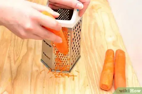 Imagen titulada Shred Carrots for a Cake Step 4