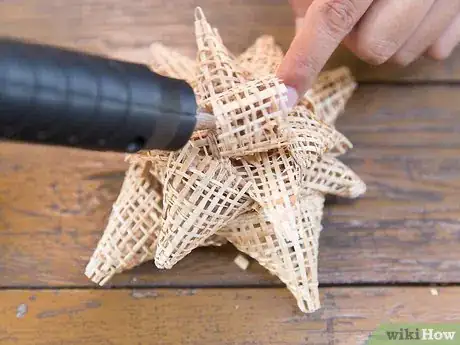 Imagen titulada Make a Burlap Bow Step 23