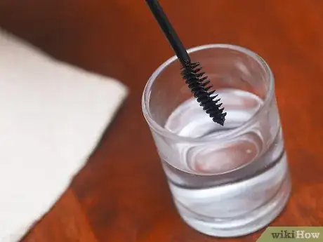 Imagen titulada Make Eyelashes Longer with Vaseline Step 2