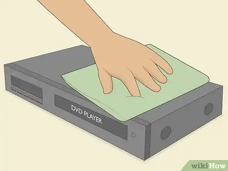 Imagen titulada Clean a DVD Player Step 3