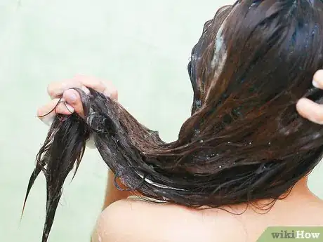 Imagen titulada Clean Your Hair With Beer Step 2