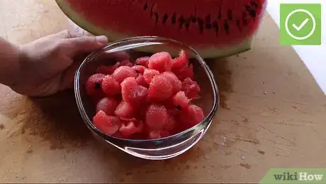 Imagen titulada Cut a Watermelon Step 20