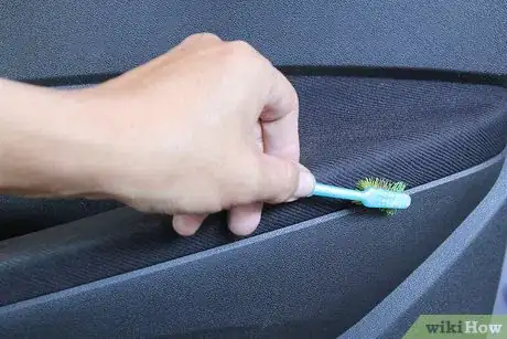 Imagen titulada Clean Car Upholstery Step 12