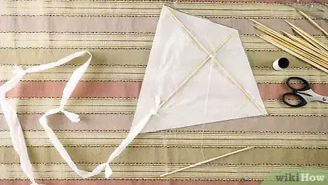 Imagen titulada Make a Kite Out of a Plastic Bag Step 9