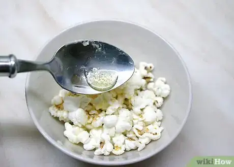 Imagen titulada Make Microwave Popcorn Extra Buttery Step 5