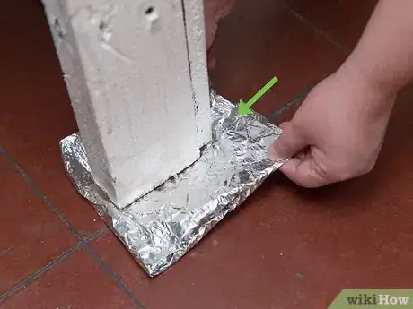 Imagen titulada Use Aluminum Foil Step 10