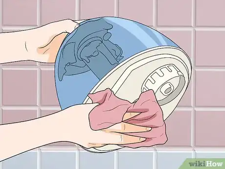Imagen titulada Clean a Vicks Humidifier Step 4
