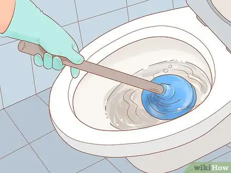 Imagen titulada Unclog a Toilet with Baking Soda Step 5