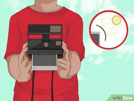 Imagen titulada Use a Polaroid One Step Camera Step 8