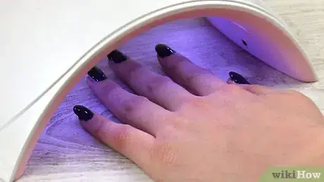 Imagen titulada Do a Manicure with Sharpie and Mirror Powder Step 4