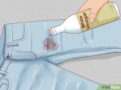 Imagen titulada Remove a Red Wine Stain from Jeans Step 5