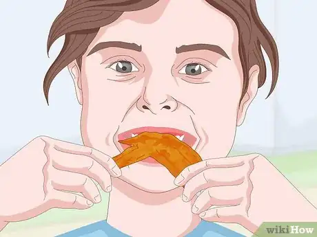 Imagen titulada Eat Chicken Wings Step 10