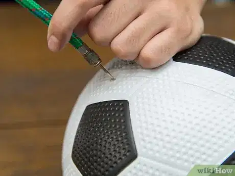 Imagen titulada Inflate a Soccer Ball Step 8