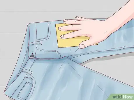 Imagen titulada Remove a Red Wine Stain from Jeans Step 1