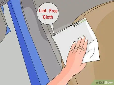 Imagen titulada Remove Vomit From a Car Interior Step 7