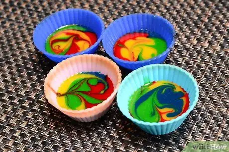 Imagen titulada Make Tie Dye Cupcakes Step 4