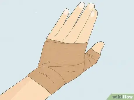 Imagen titulada Wrap a Sprained Thumb Step 20