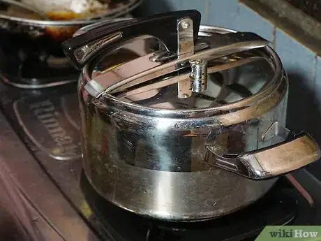 Imagen titulada Cook Rice in an Indian Style Pressure Cooker Step 4