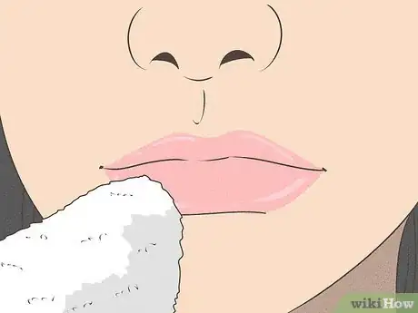 Imagen titulada Get Kissable Lips Step 1