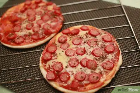 Imagen titulada Cook Pizza in a Gas Oven Step 5