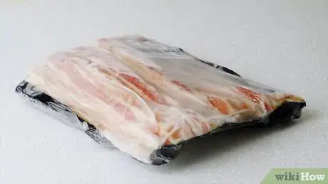 Imagen titulada Cook Frozen Bacon Step 5