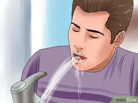 Imagen titulada Get in the Habit of Drinking Water Step 3