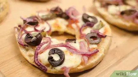 Imagen titulada Make Pizza Bagels Step 9