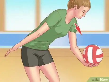 Imagen titulada Do an Underhand Serve Step 4