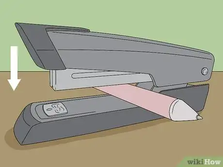 Imagen titulada Fix a Jammed Manual Stapler Step 1