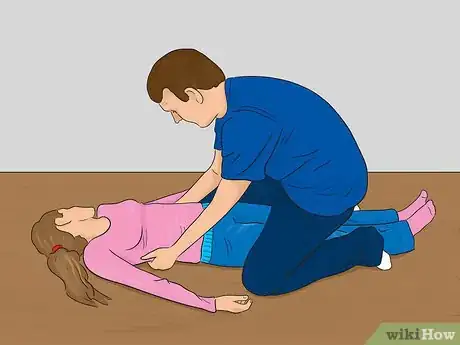 Imagen titulada Perform the Heimlich Maneuver Step 9