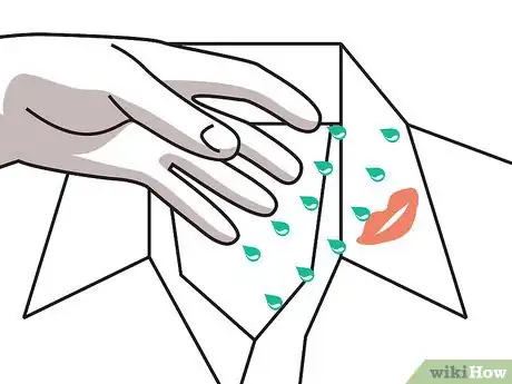 Imagen titulada Get a Makeup Stain out of Clothes Without Washing Step 6