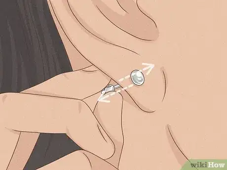 Imagen titulada Clean a New Ear Piercing Step 10