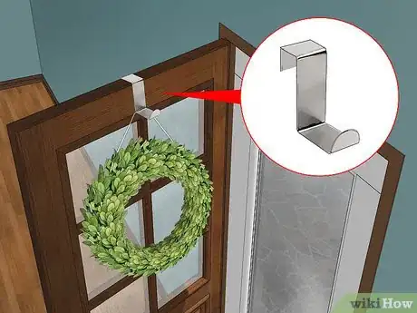 Imagen titulada Hang a Wreath on a Storm Door Step 17